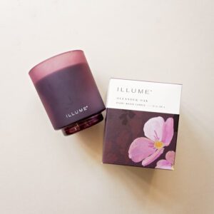 candle product photography